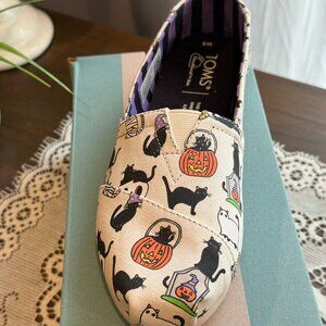 NWT Toms Halloween Black Cats Pumpkins Skulls Slip On